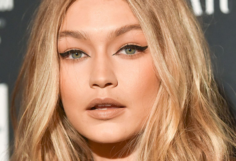 Gigi Hadid Presenta la Nueva Colaboración de H&M y Moschino ¡En Coachella!