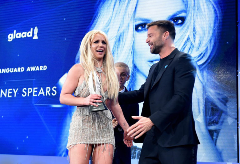 Britney Spears y Ricky Martín se Reencuentran en los Premios Glaad