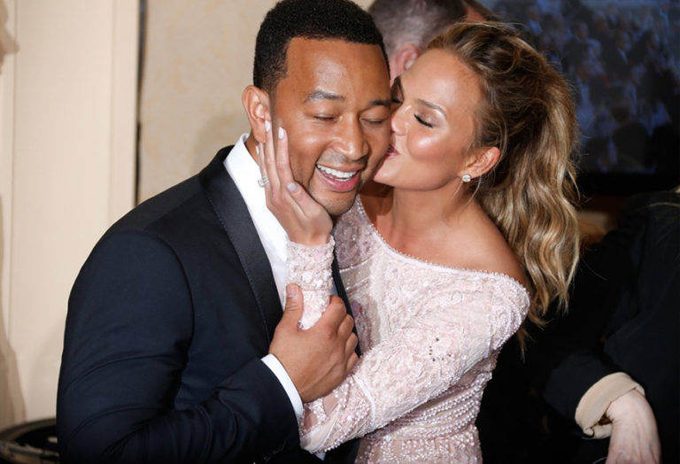 Chrissy Teigen y John Legend dan la Bienvenida a su Nuevo Bebé