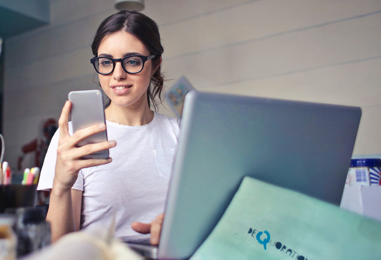 ¿Usar el celular y la pc envejece? Aquí tenemos la respuesta a esa pregunta