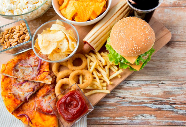 ¿La comida chatarra es buena para una dieta balanceada?