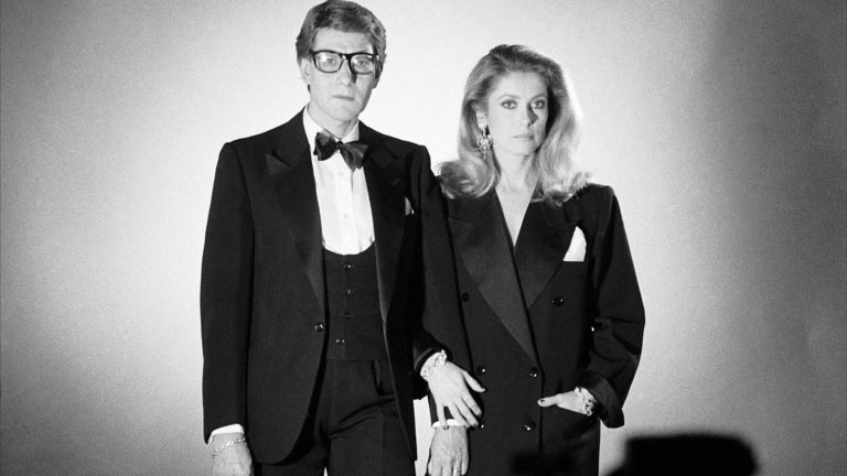 ¡Alerta fashion lover! Catherine Deneuve subastará su colección de YSL
