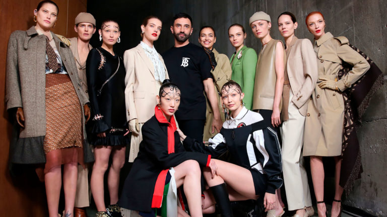 Burberry presentó una colección vanguardista en el London Fashion Week