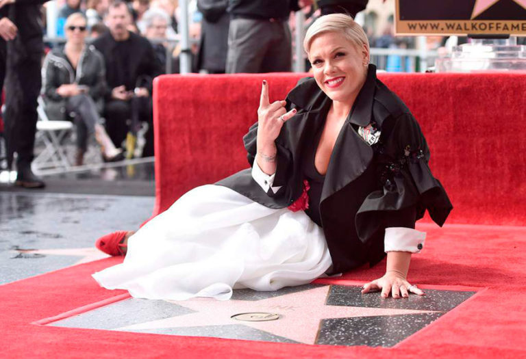 Pink recibió su propia estrella en el Paseo de la Fama en Hollywood