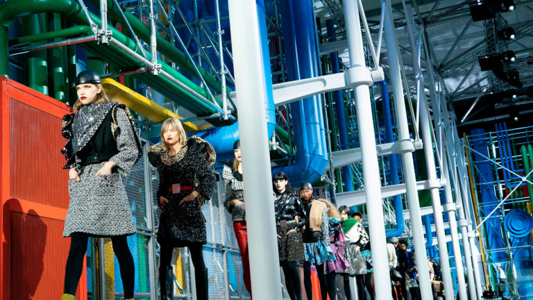 ¡De vuelta a los 80! Louis Vuitton presentó su colección otoño-invierno