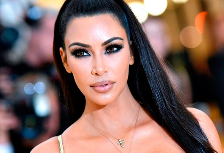 Kim Kardashian sorprende nuevamente en las redes con su Psoriasis