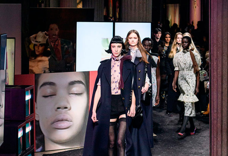 Miu Miu desfila para la mujer fuerte y femenina en París