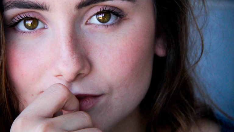 ¿Una piel fresca y rejuvenecida? El yoga facial es la clave para obtenerlo
