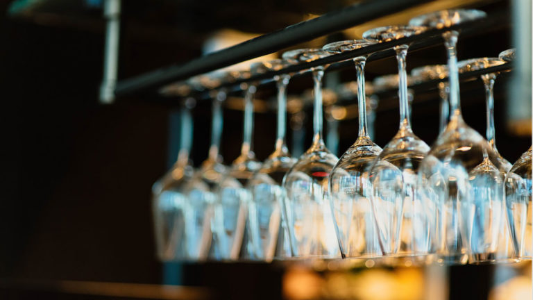 Descubre cuáles son los tipos de copas que se deben usar según la bebida