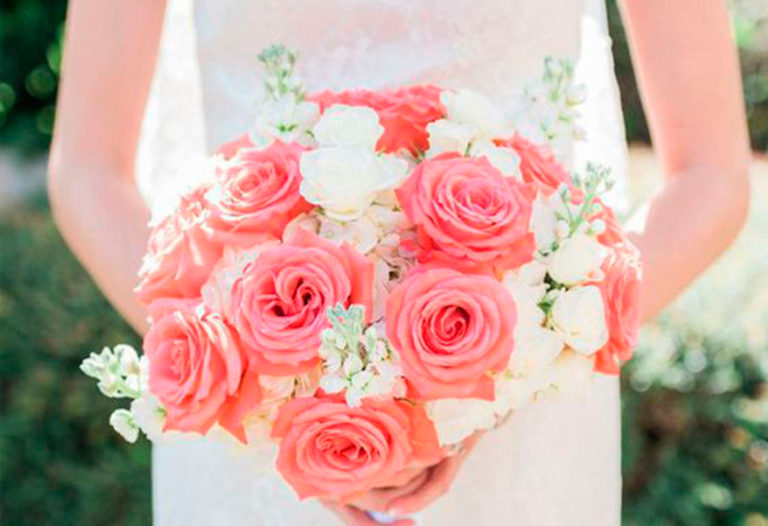 5 formas de incluir el Living Coral en tu boda