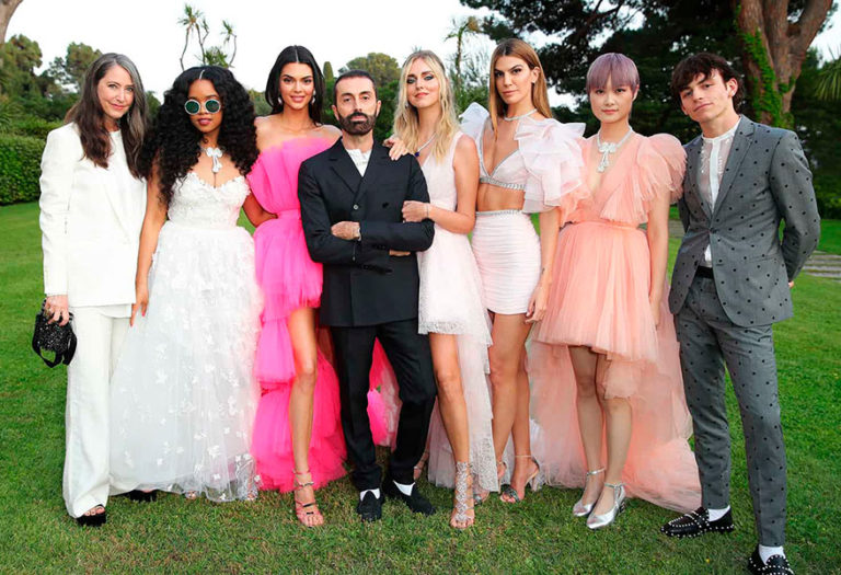 H&M y Giambattista Valli colaboran para una colección llena de esplendor