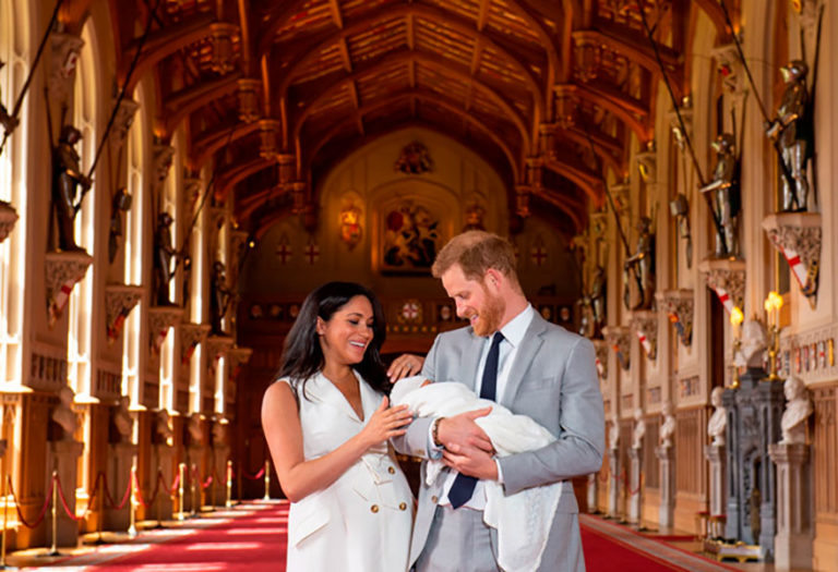 ¡Finalmente! El príncipe Harry y su esposa presentaron oficialmente a su bebé