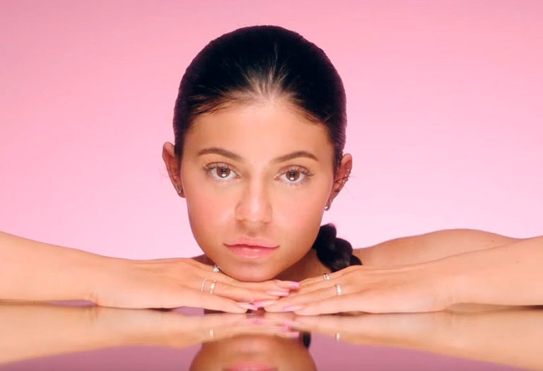 Kylie Jenner promocionó su nueva línea ‘Kylie Skin’ con una pink party