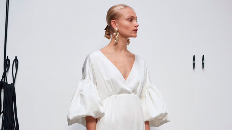 Vístete de blanco adoptando el estilo de moda sustentable
