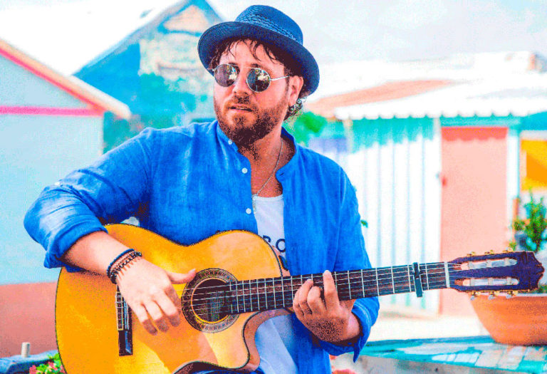 Charly Gitanos debuta como solista con su single ‘Arrebátate’
