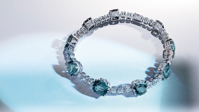 Louis Vuitton lanza su colección ‘Riders of the Knights’, un homenaje a las heroínas medievales