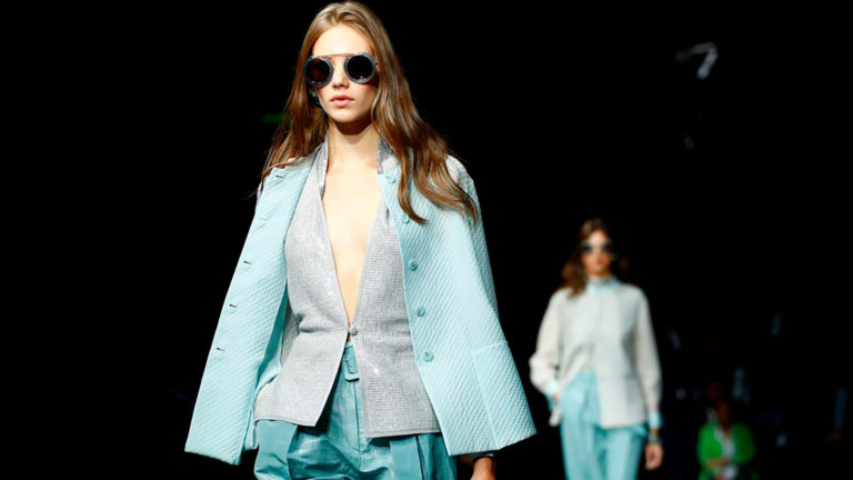 ‘Aire’: la colección insustancial y flotante del Emporio Armani