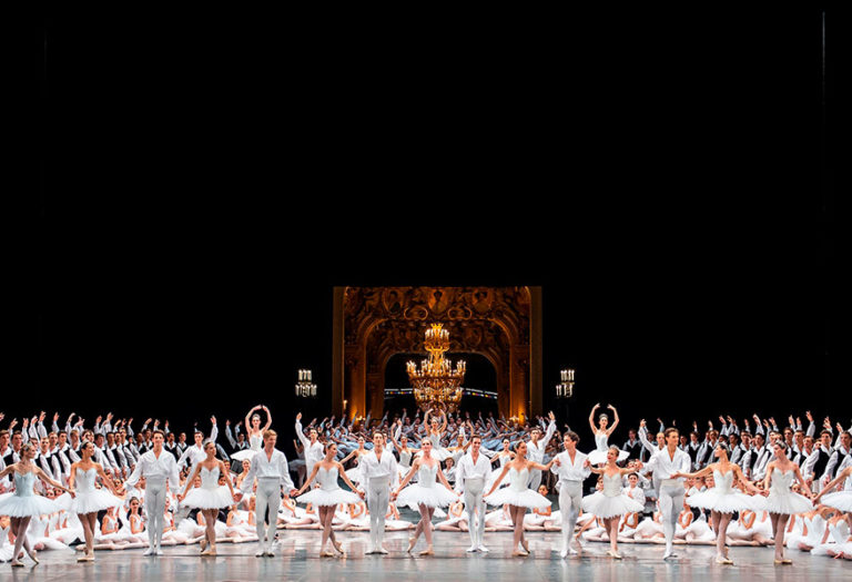 Chanel manifiesta su interés por la danza con la Opera Nacional de París