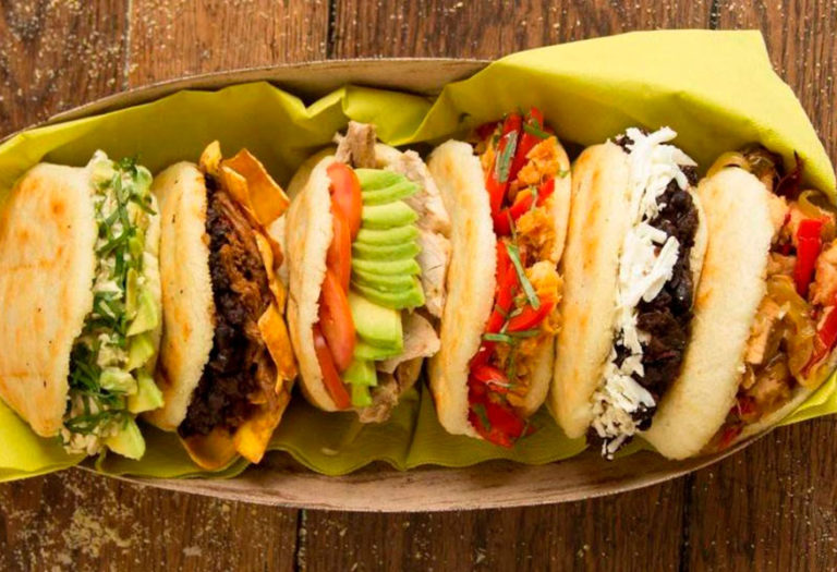 Celebra el Día Mundial del la Arepa en un exquisito brunch criollo