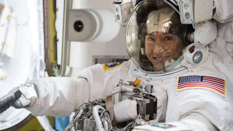 ¡Haciendo historia! Dos mujeres viajan solas al espacio en una expedición nunca antes vista