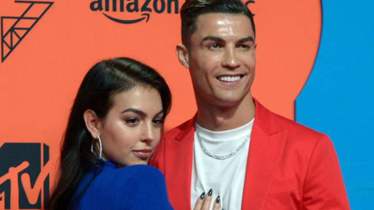 En imágenes: Los mejores atuendos de la red carpet de los EMA’s 2019