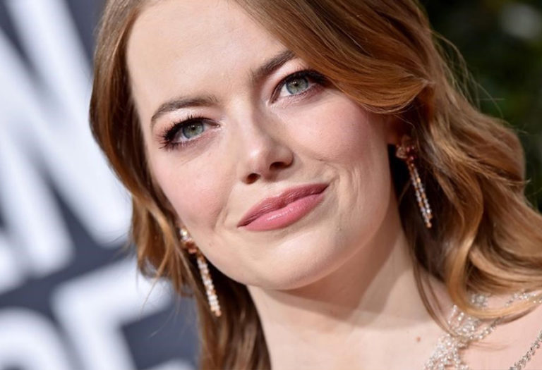 Emma Stone got a stone! La hermosa actriz está comprometida y lo celebró así