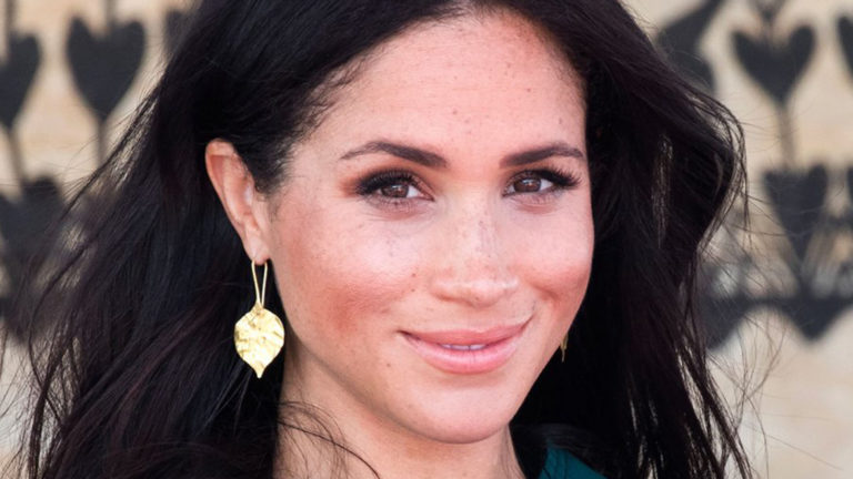 Dividimos el clóset de Meghan Markle por color y descubrimos sus 5 favoritos