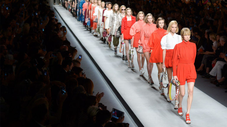 ¿Por qué DEBE cambiar el mundo del modelaje? La industria donde casi nada es color de rosa