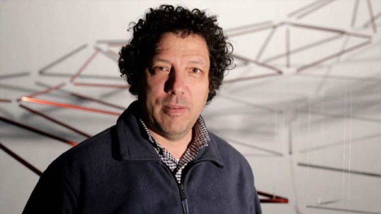 ¡Talento venezolano! La mágica creación de Elías Crespín que vivirá para siempre en el Louvre
