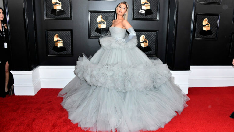 ¡Enalteciendo la música con estilo! Así fue el paso de los artistas por la red carpet de los Grammy Awards