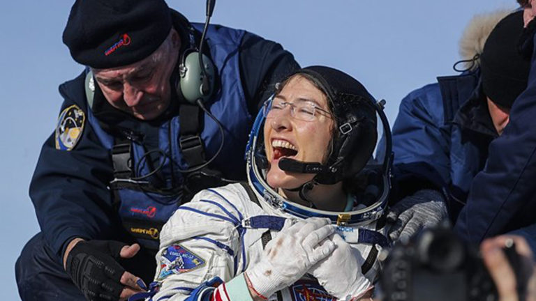 ¡Un récord espacial! La astronauta Christina Koch regresa a Tierra después de 328 días en el Espacio