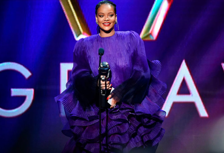 Haciendo un llamado a la unión, Rihanna recibió el Premio Presidente de la NAACP Image Awards