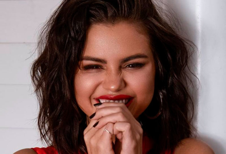 Finalmente, Selena Gomez anunció que su línea de belleza ‘Rare Beauty’ saldrá ¡Este Verano!