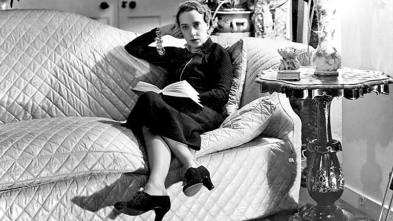 Elsa Schiaparelli, la diseñadora que enamoró a Dalí con su locura y se ganó a Chanel como enemiga