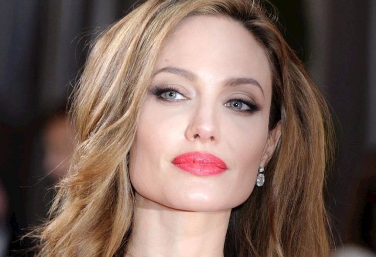 Angelina Jolie POR FIN habla de cómo se sintió después de su divorcio
