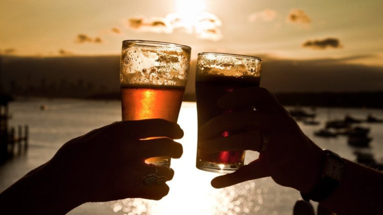 ¡Brindemos con una bien fría! Conoce el estilo de cerveza que define tu personalidad