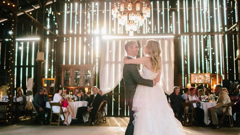 ¿Cuál elegirías tú? 10 canciones hermosas que podrían ser «tu primer baile» en la boda