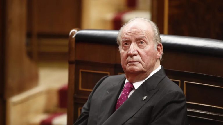 TODA LA HISTORIA: Juan Carlos I deja España para “facilitar las labores” de la monarquía