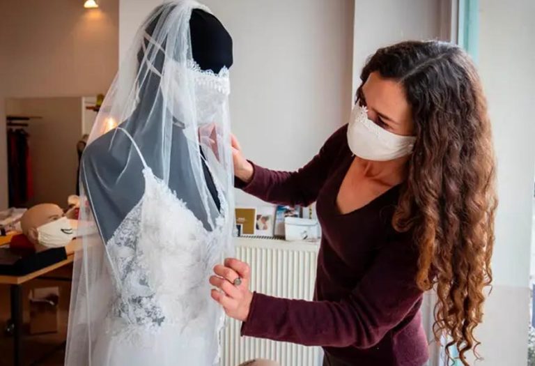 ¿La mascarilla en lugar del velo? Nuevas tendencias para novias en medio de la pandemia