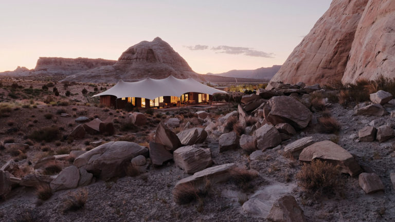 Camp Sarika by Amangiri: un paraíso desértico y natural en el que querrás pasar tus vacaciones