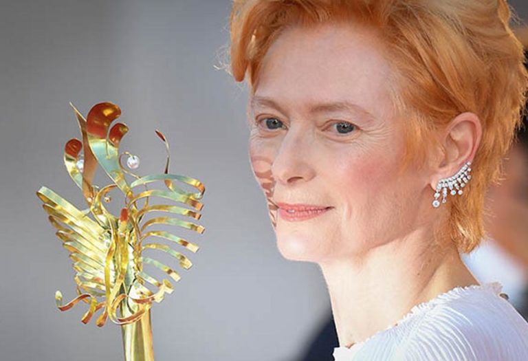 Todas las veces que Tilda Swinton nos ha ENAMORADO con sus Ear Cuff
