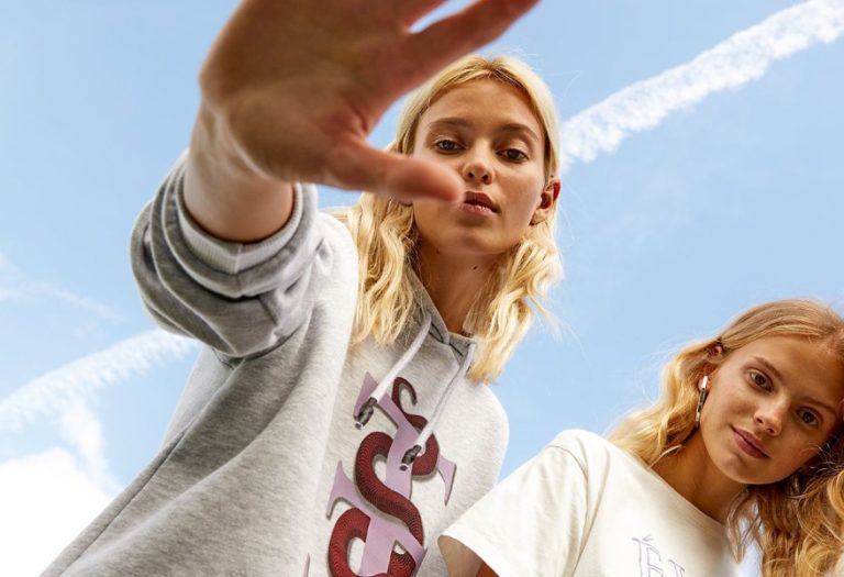 ¡Sumérgete en el mundo de ‘Élite’! Con la nueva colección de básicos de Pull&Bear
