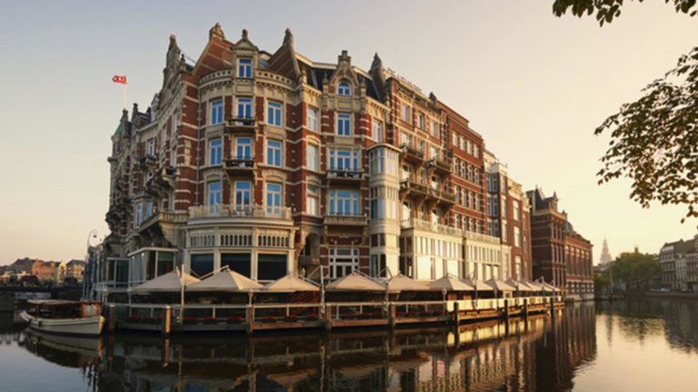 De L’Europe, el hotel más antiguo de Ámsterdam te ENAMORARÁ con su estilo clásico y elegante