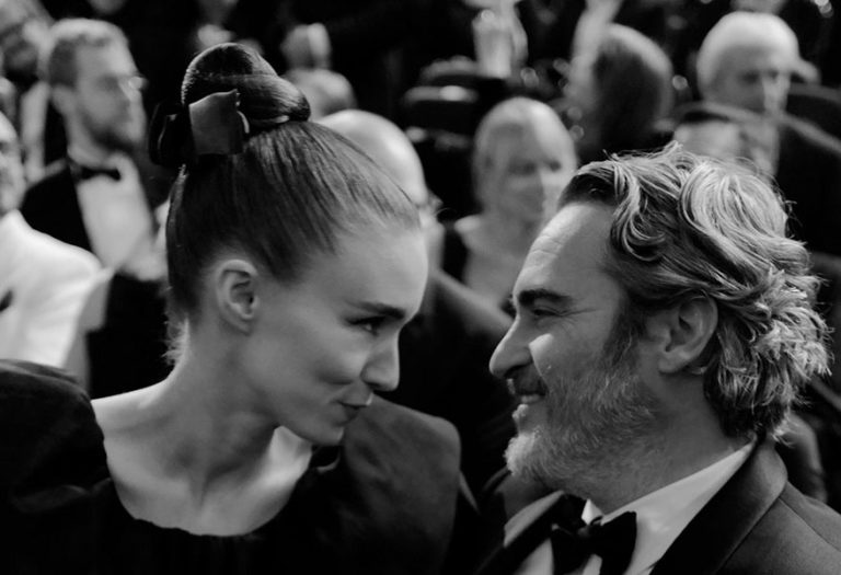 Joaquin Phoenix y Rooney Mara: una historia de amor peculiar que se cristaliza con la llegada de su primogénito