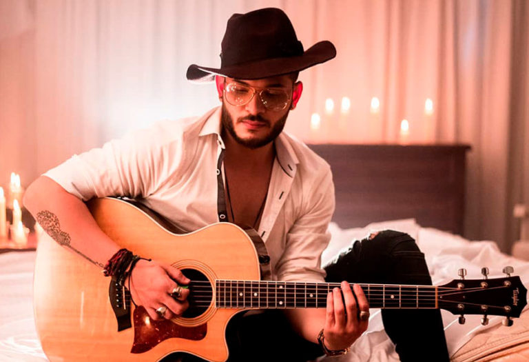 Samer Elatrache nos invita a un viaje lleno de nostalgia y amor con ‘Me tocó’