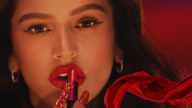 Una alianza ¡Con Altura! Rosalía se convierte en la embajadora de M.A.C VIVA GLAM 2020