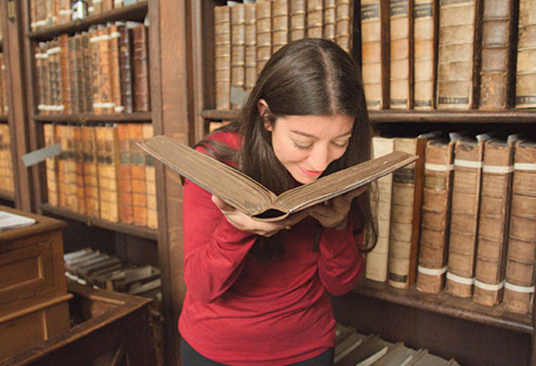 ¿Por qué los libros viejos huelen TAN BIEN?