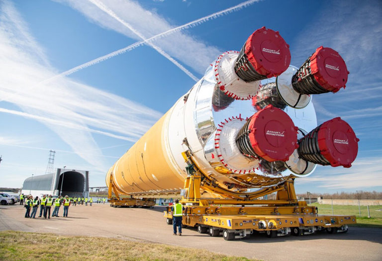 Mira las primeras imágenes del Space Launch System, el megacohete que nos devolverá a ¡La Luna!