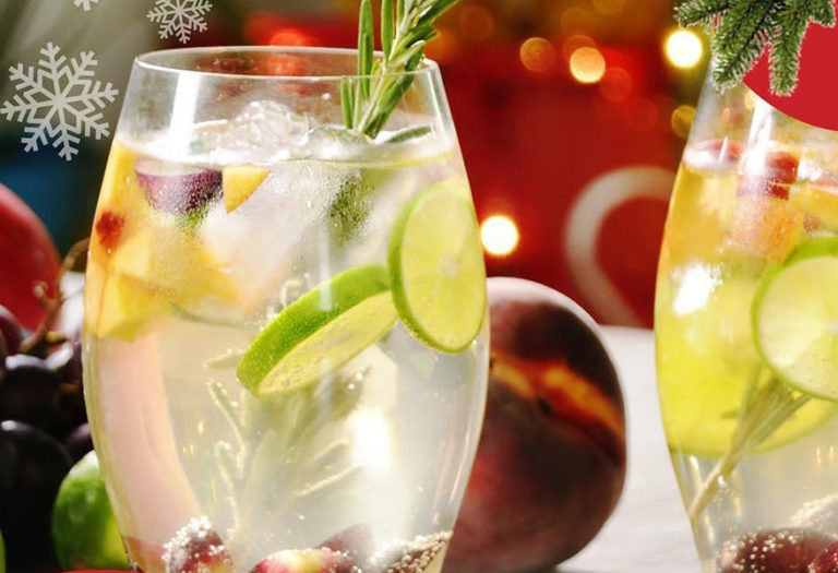 ¡Alcemos las copas y celebremos! Caroreña festeja el Día Mundial de la Sangría conectando contigo