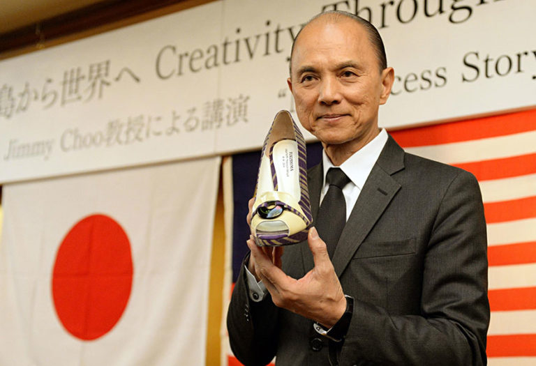 ¡De los textiles a los libros! Jimmy Choo creará su propia academia de moda en Londres